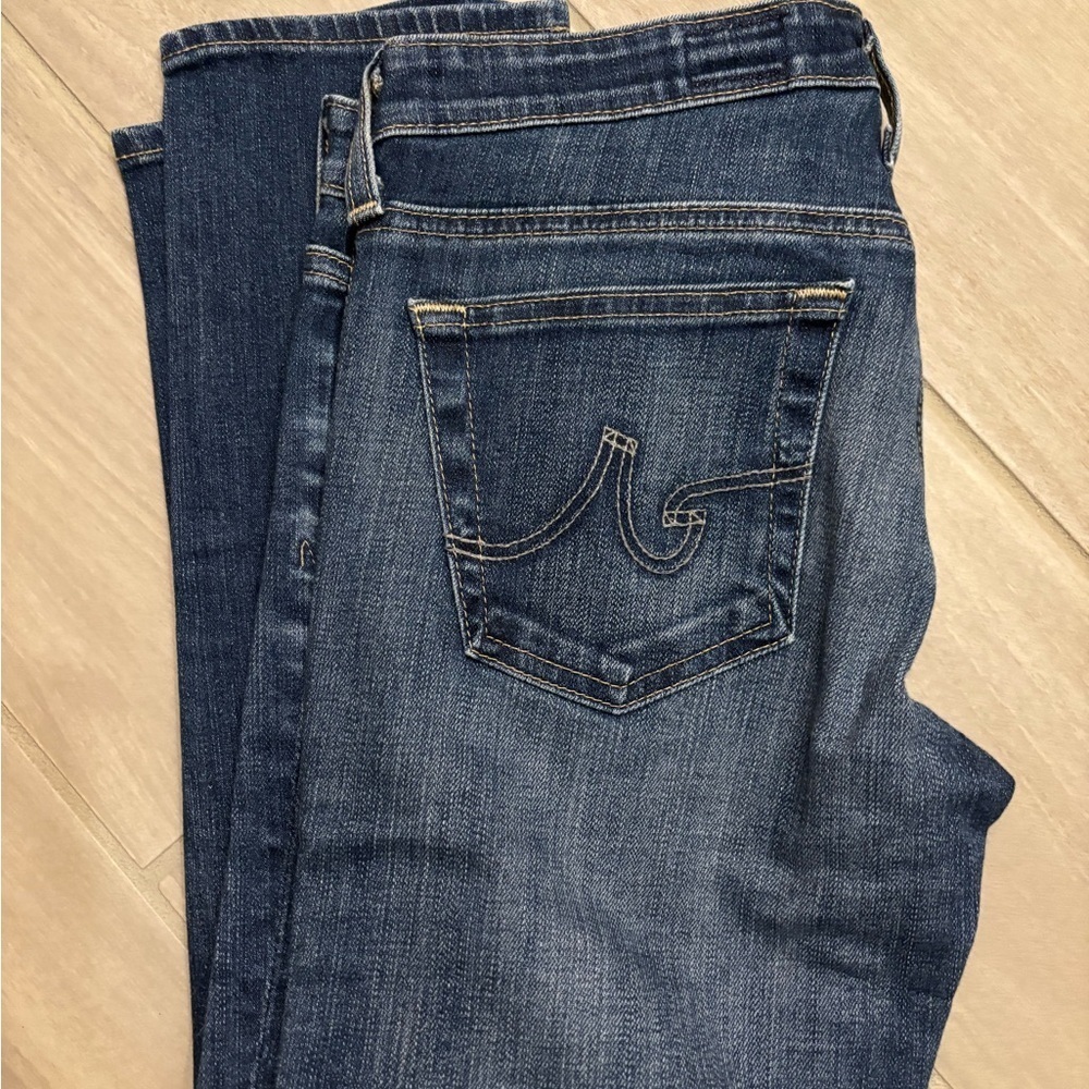 Ag Adriano Goldschmied Blue Jeans with Distinctive Back Pocket Design - Picture 5 of 8